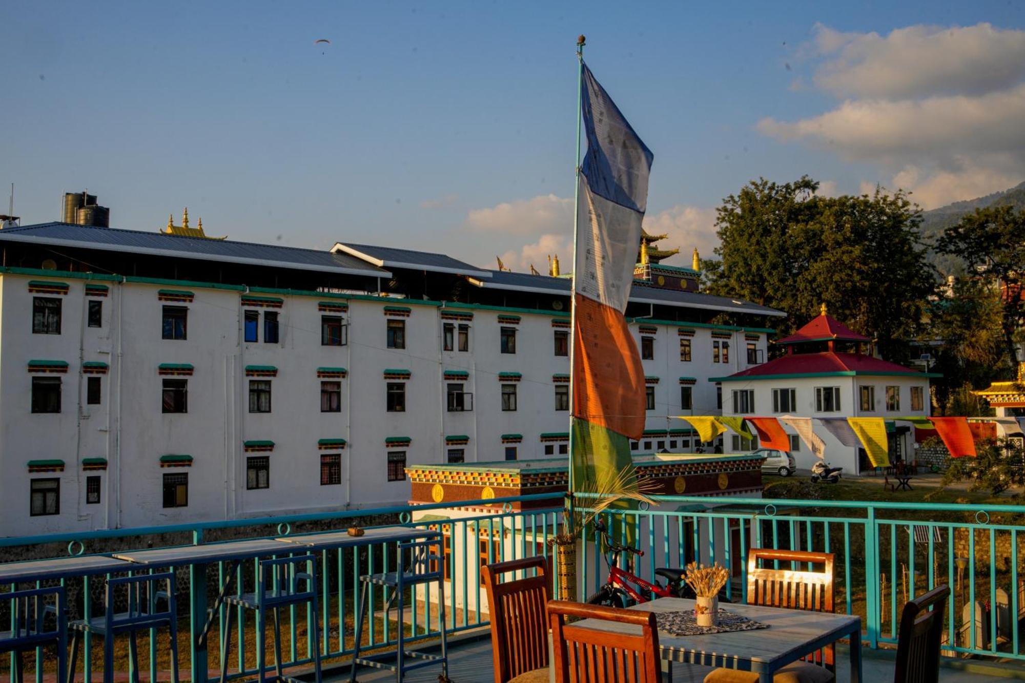 Chokling Arthouse - The Treasure Of Himalayas Hotel Bīr Екстериор снимка